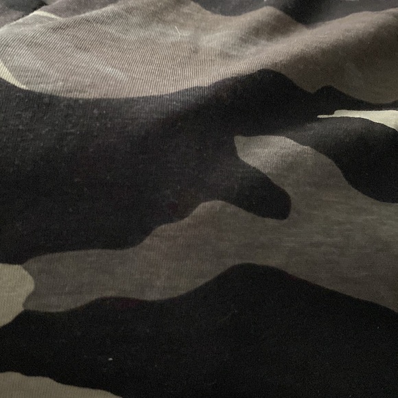 NWT Victoria Secret Sport Camo Top - Picture 2 of 8